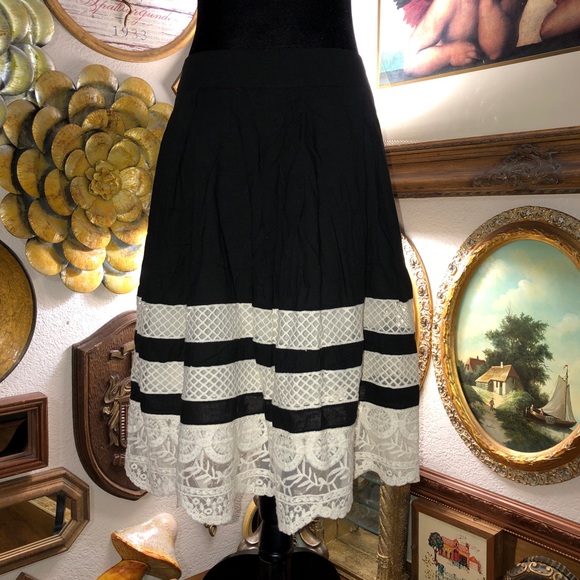 PREOWNED CIRANA SZ L Elegant Black and White Lace Skirt side zipper - Picture 1 of 6
